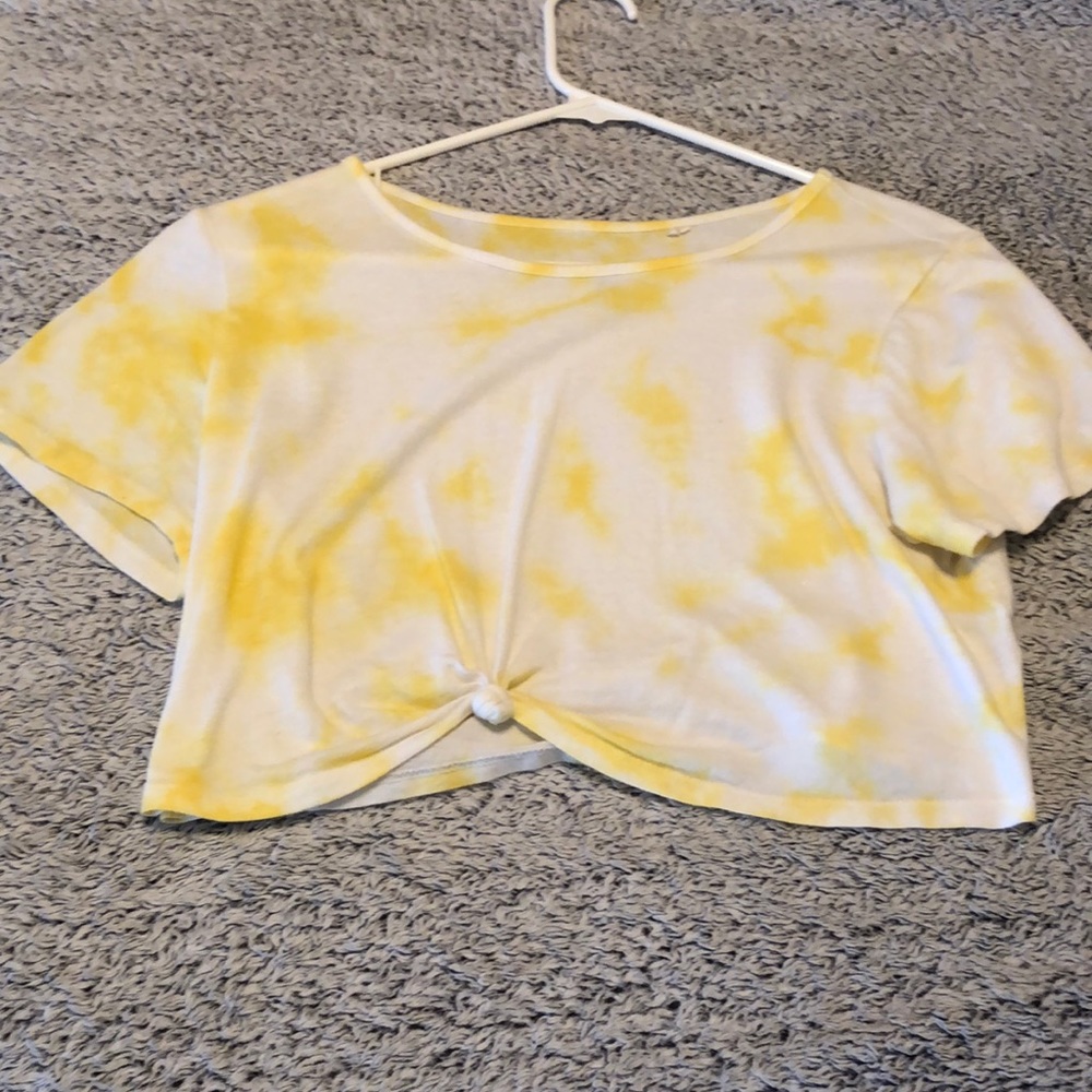 Yellow/white crop top
